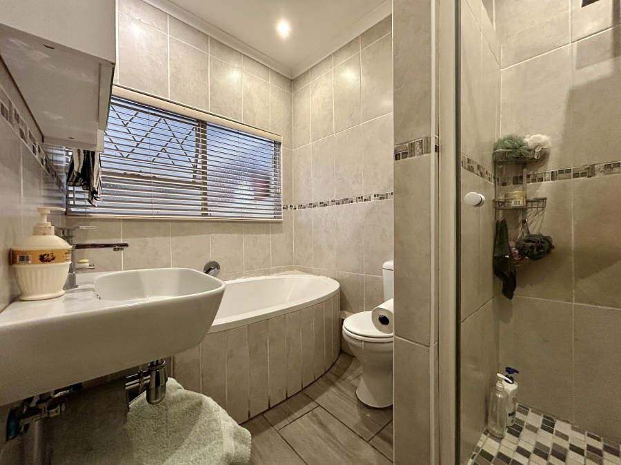 3 Bedroom Property for Sale in Churchill Estate Western Cape